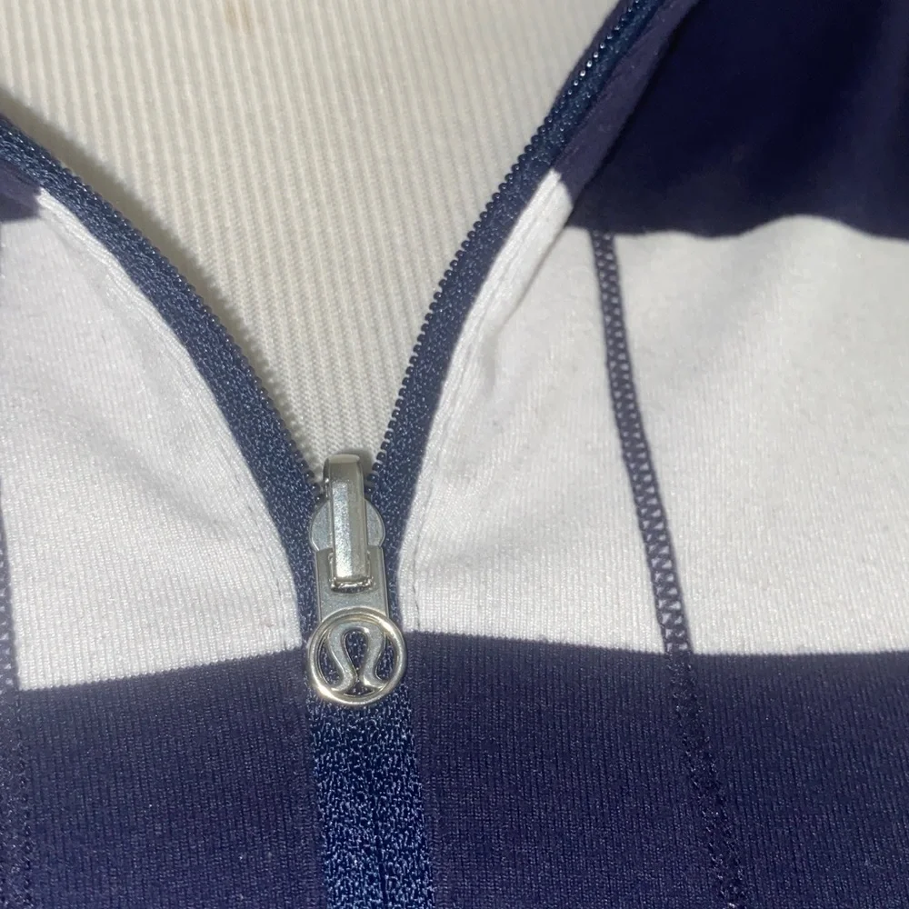 LuLuLemon Run Switch Back 1/2 Zip Size 12 - Picture 5 of 9